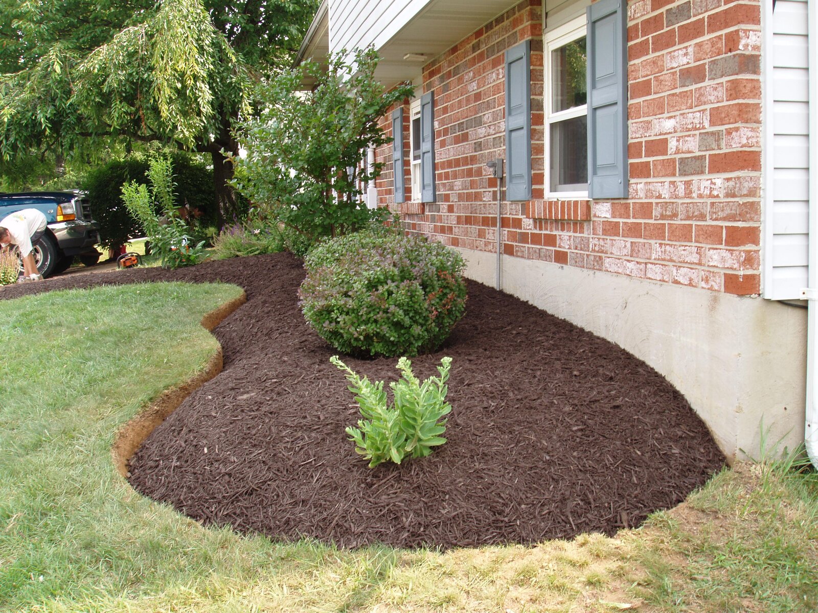 Mulch Installation in action